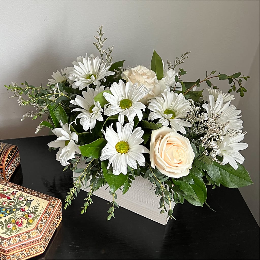 Fresh Linen Box Bouquet – Print A Bunch Florists, Orleans ON