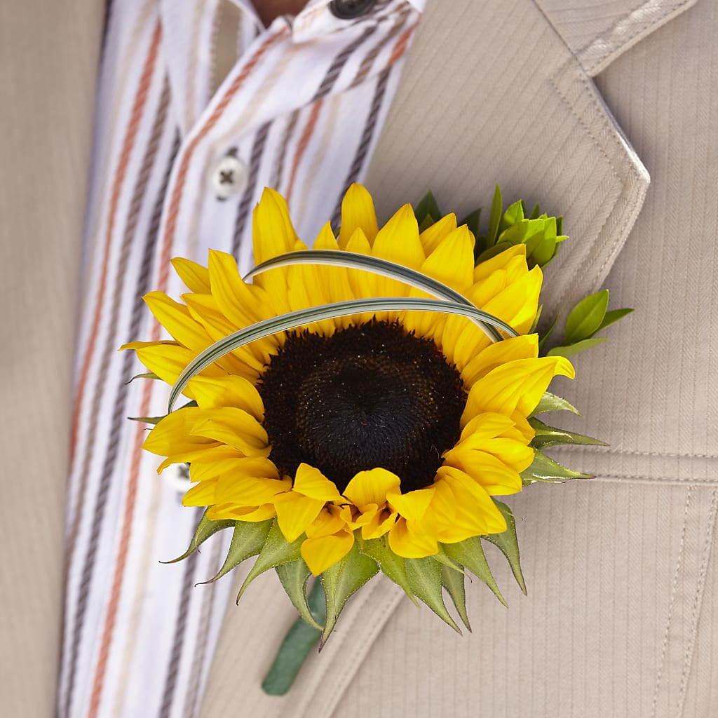 Free Spirit Boutonniere – Print A Bunch Florists, Orleans ON