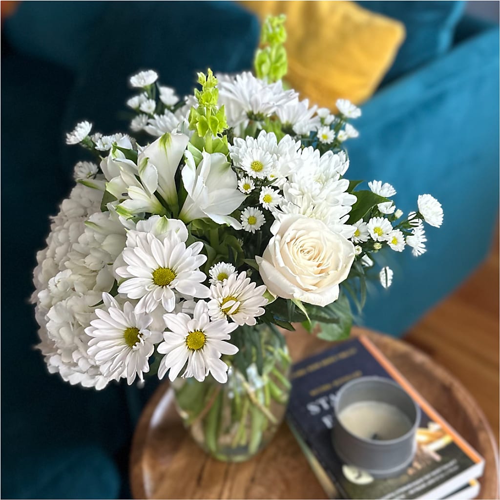 Classic Ivory – A Florist Original –  Print A Bunch Florists, Orleans ON